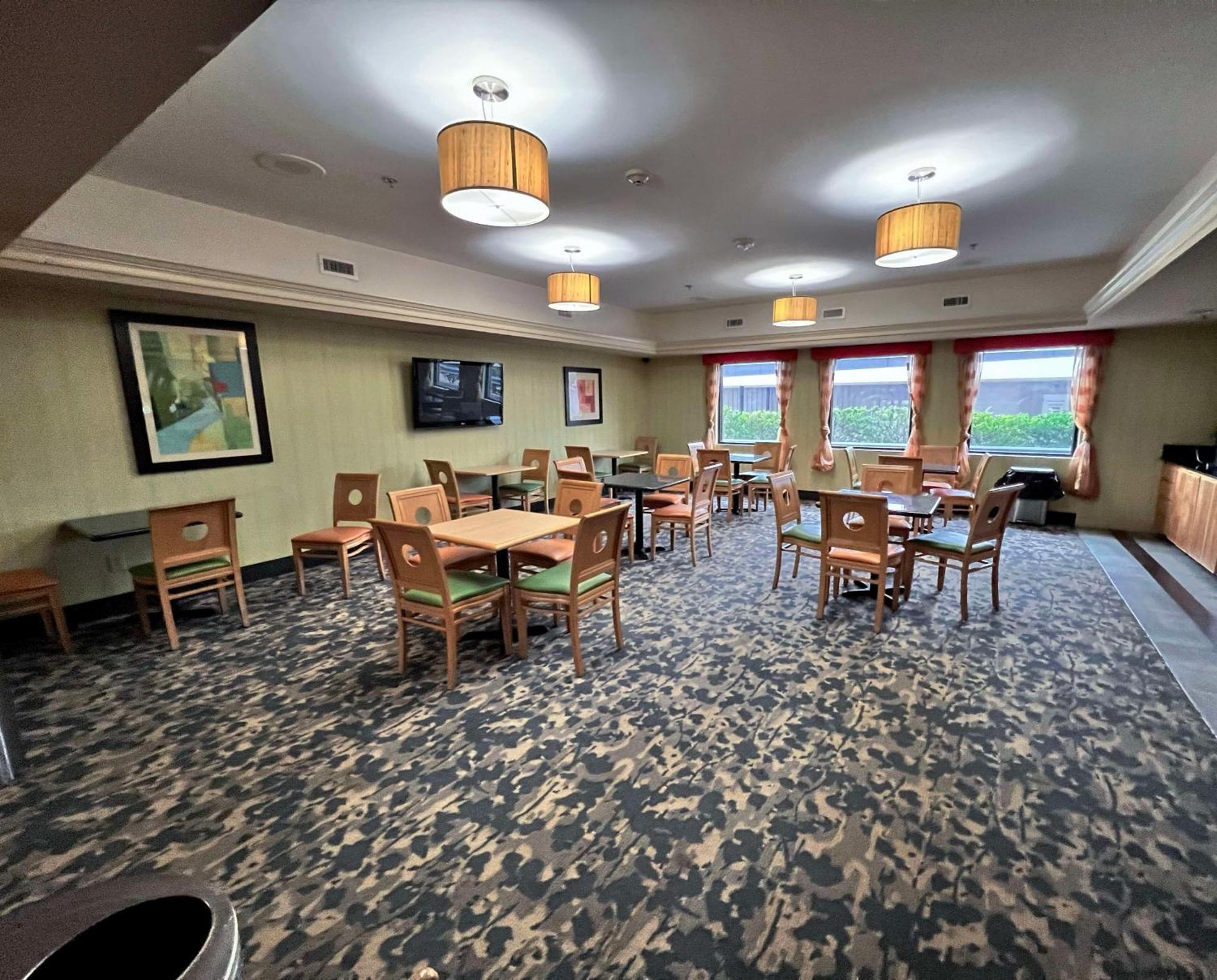 Best Western Plus Glen Allen Inn Экстерьер фото